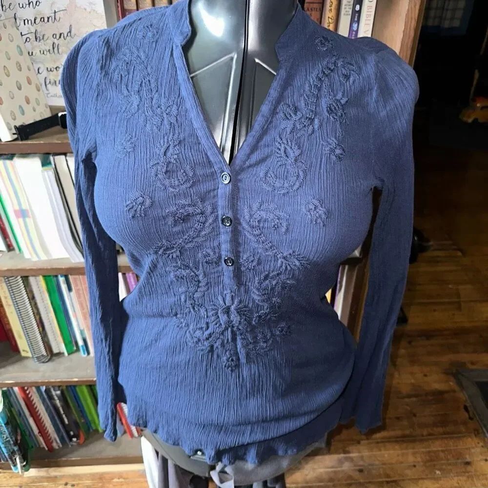 Lilly Pulitzer navy embroidered split neck XS long sleeve top
